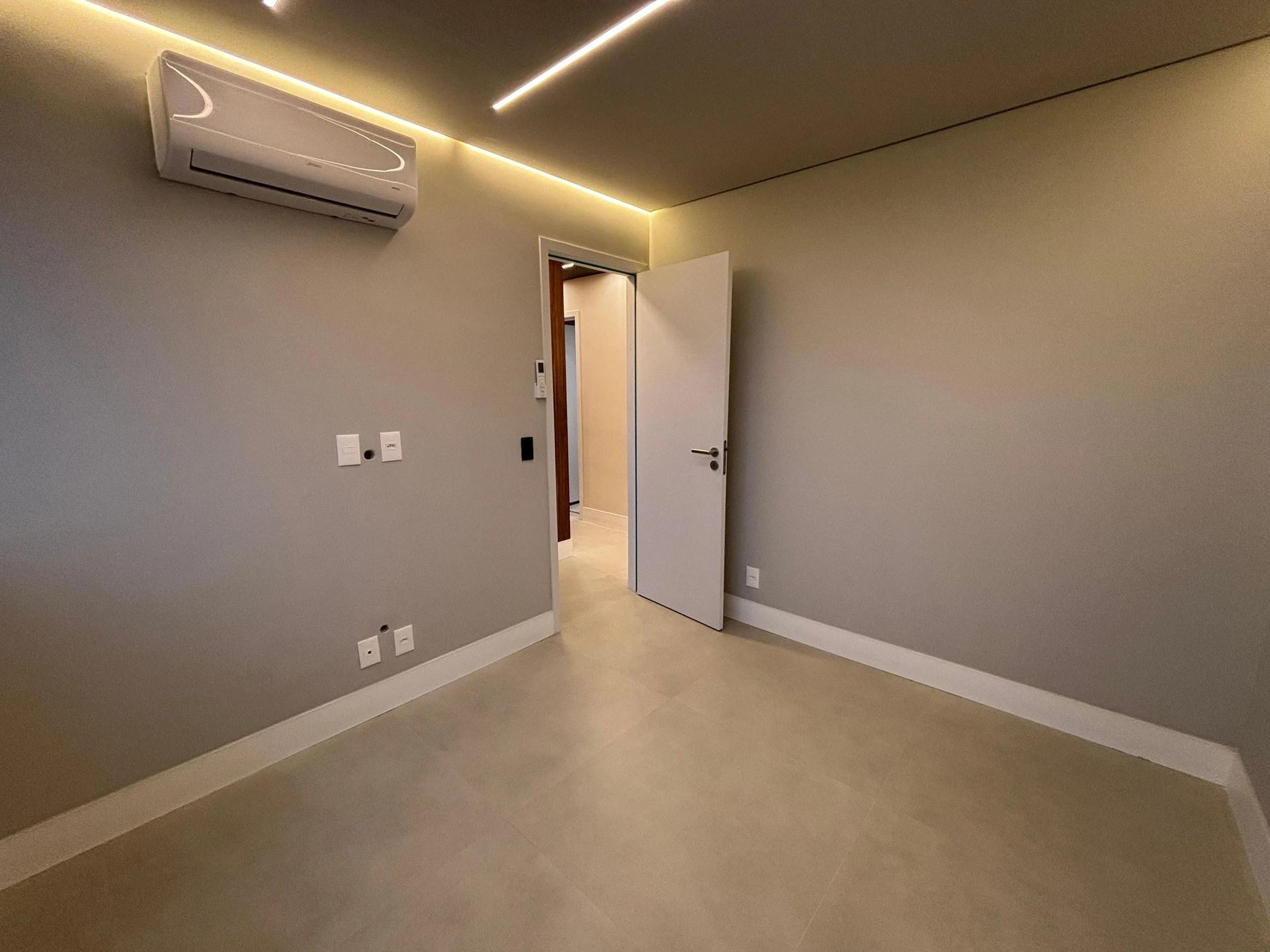 3-bedroom apartment with open-plan kitchen — photo 18