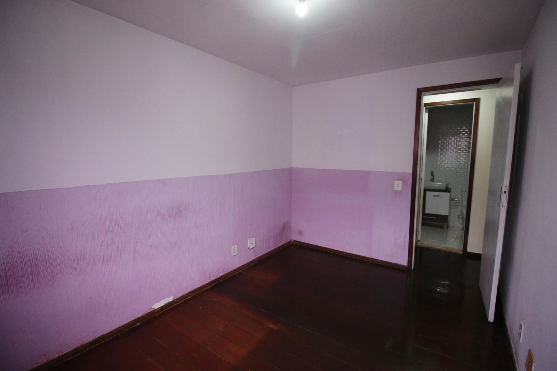 Balcony with a grill in a 3-bedroom apartment, 128 m² — photo 32