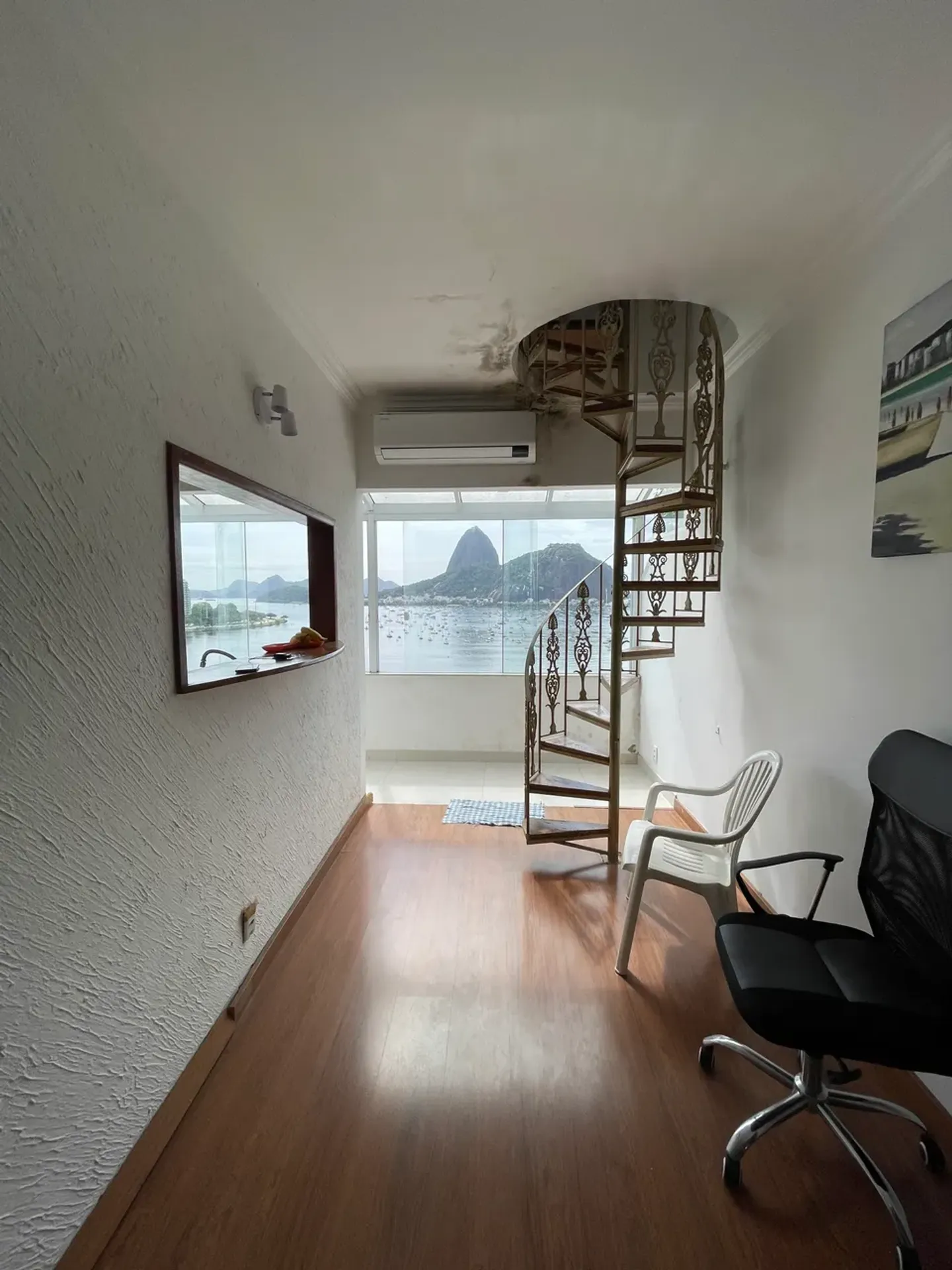 Glass-enclosed balcony in a 2-bedroom apartment, 80 m² — photo 9