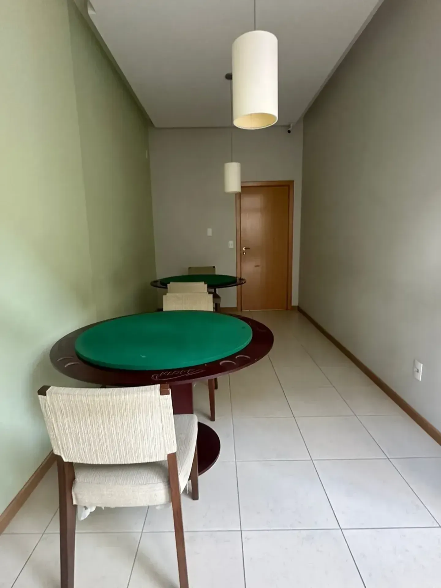 Unfurnished 1-bedroom apartment with balcony, no parking — photo 27