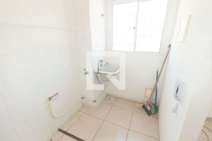 Minimal-style 2-bedroom apartment with ceramic floors — photo 13