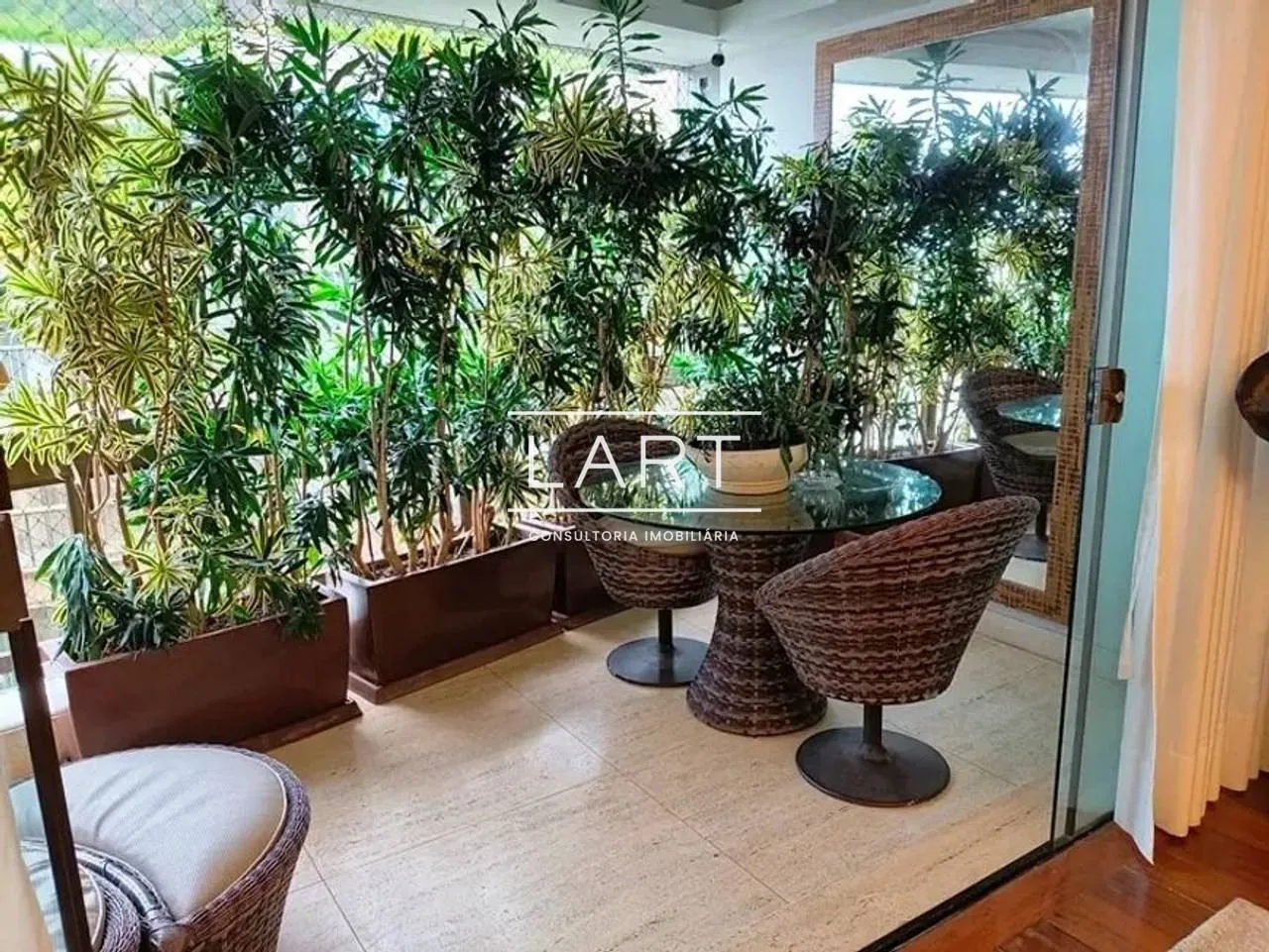 Furnished apartment, 250 m², with floor-to-ceiling windows — photo 7