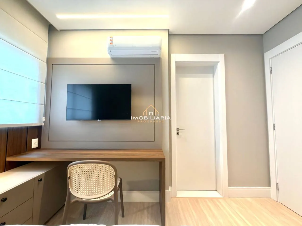 Floor-to-ceiling windows in a 3-bedroom apartment, 138 m² — photo 19