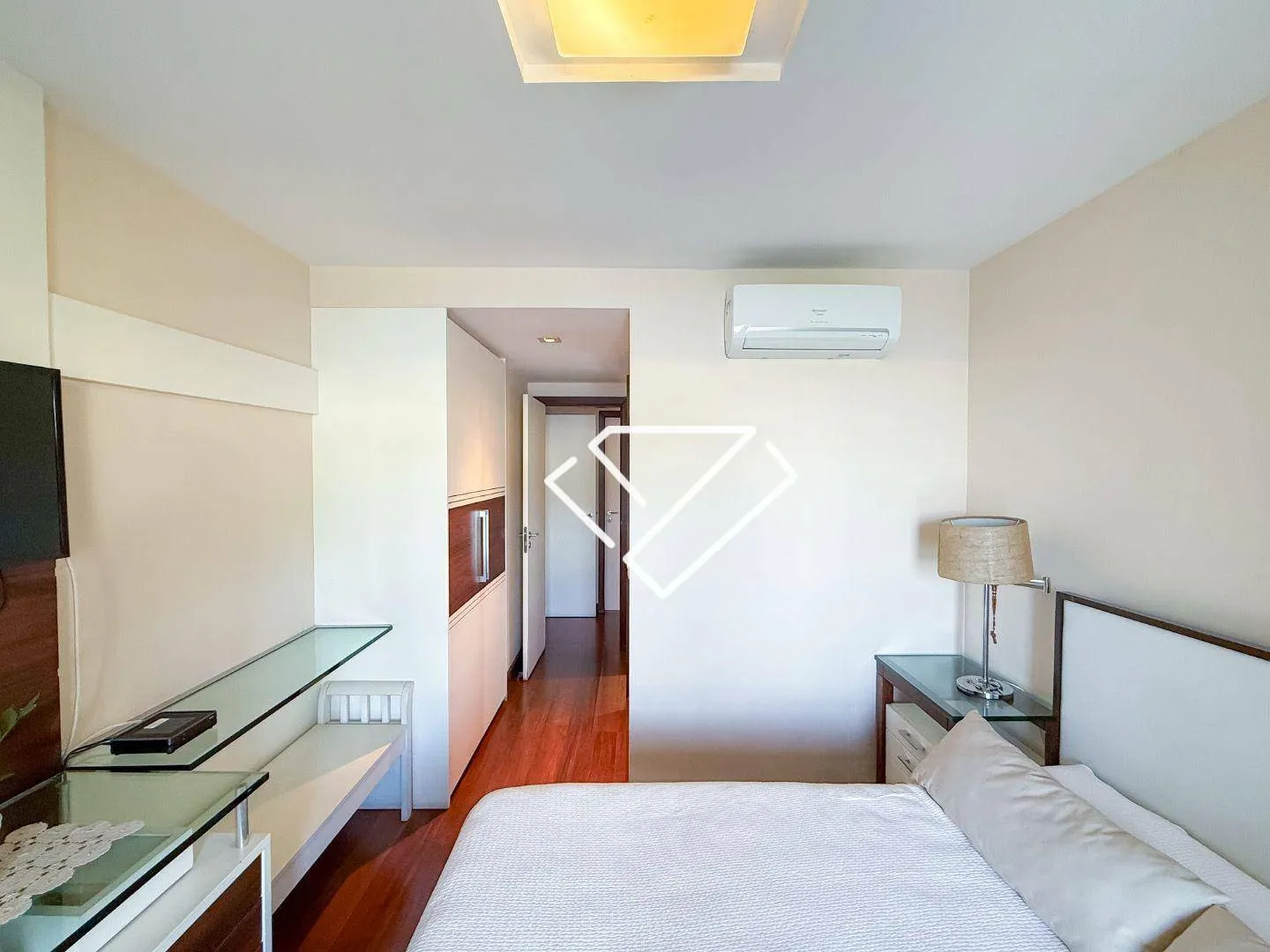 Furnished apartment with 4 en-suites and 258 m² — photo 29