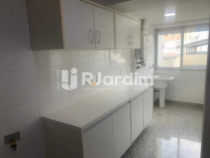 Rental apartment with 4 bedrooms and glassed balcony — photo 26