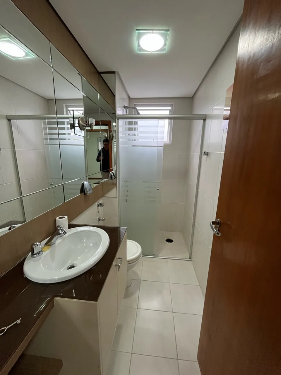 4-bedroom apartment in a building with a pool — photo 11