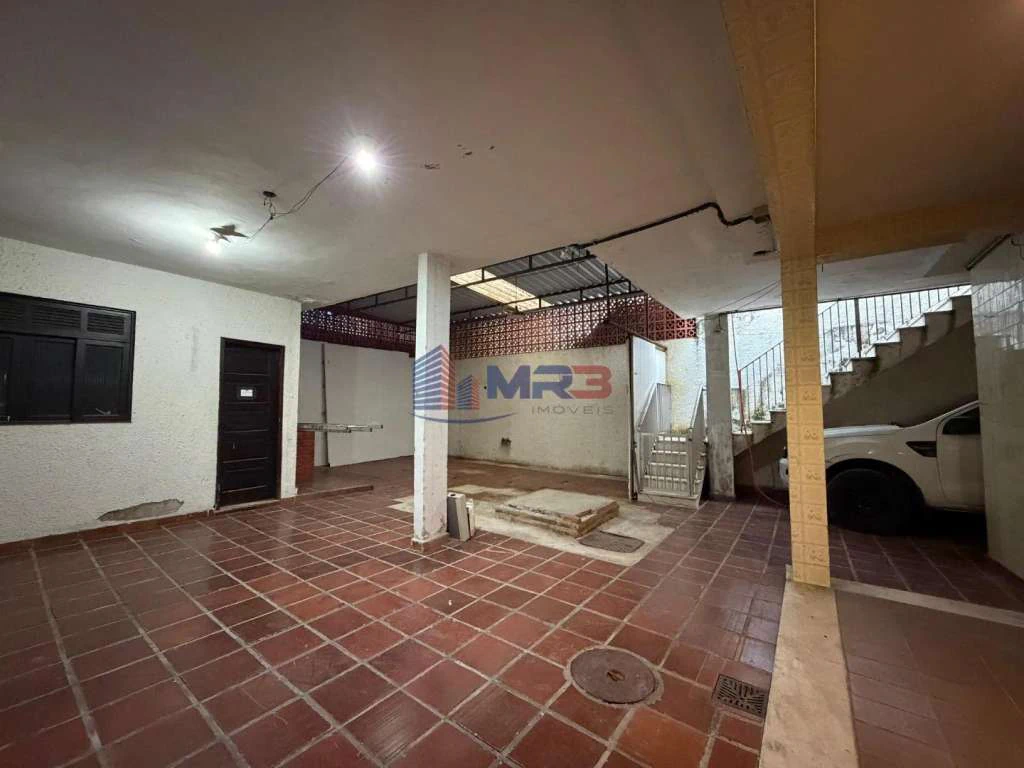 Rental house with 5 bedrooms and 600 m² — photo 23