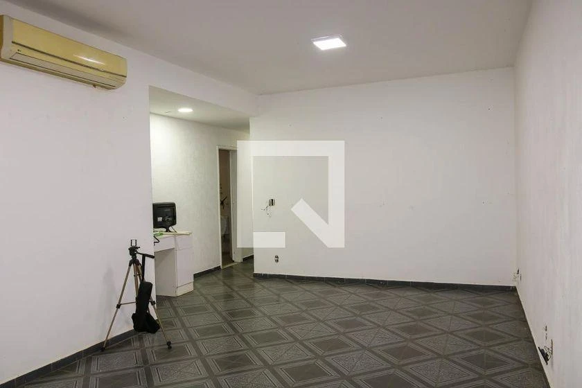 Furnished house with 4 bedrooms and 550 m² with air conditioning — photo 33