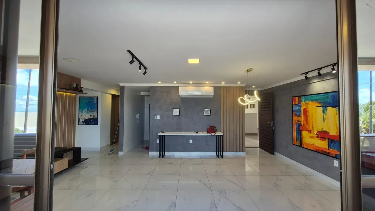 Apartment on the 4th floor with floor-to-ceiling windows — photo 2