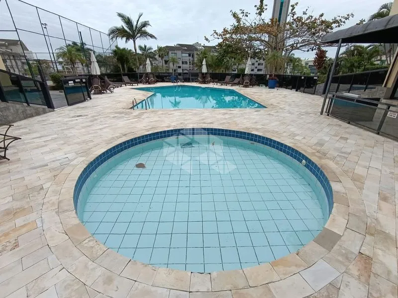 Balcony with a grill in a 3-bedroom apartment, 80 m² — photo 10