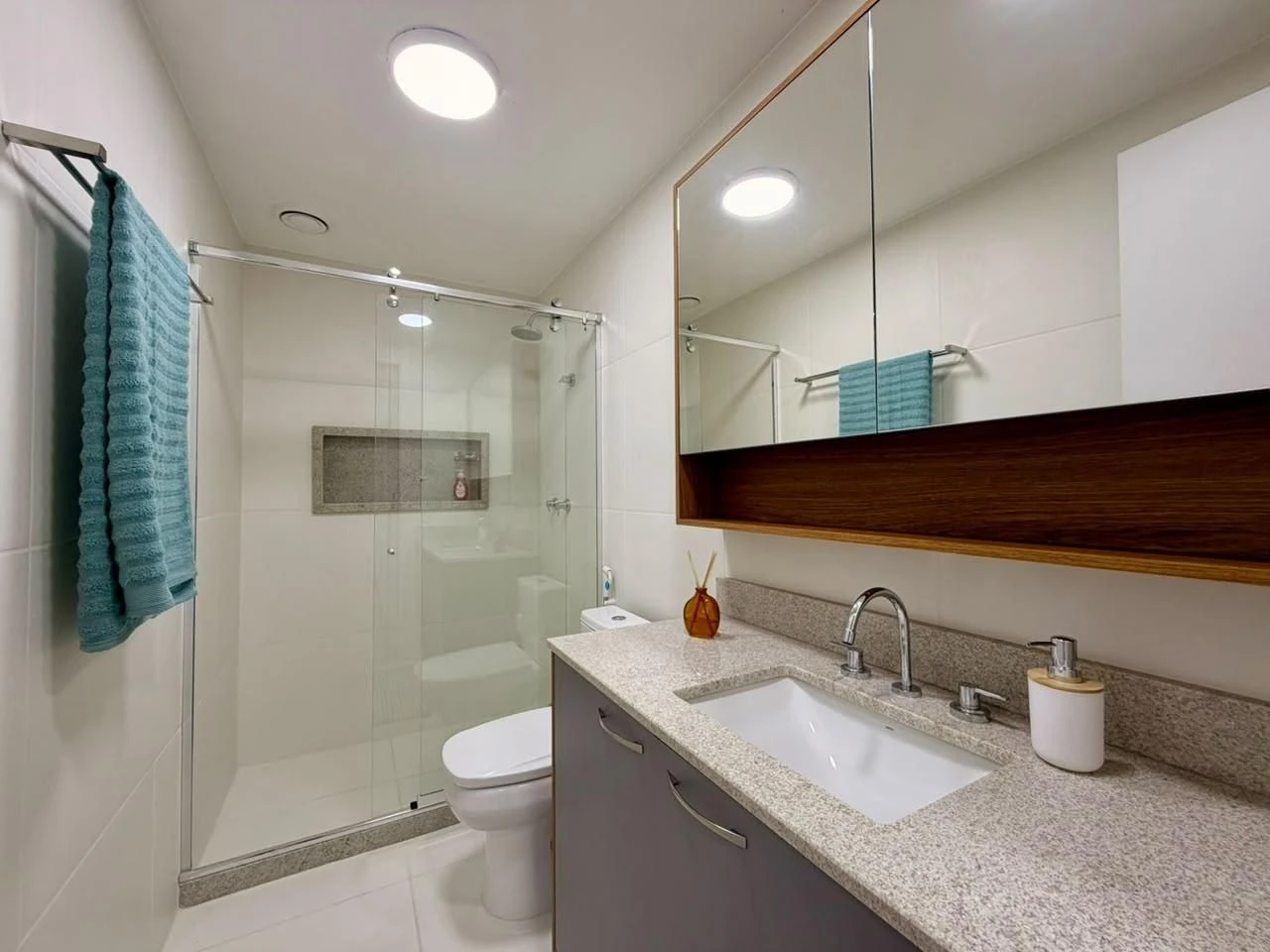 Apartamento mobiliado com 3 quartos e varanda envidraçada — photo 17
