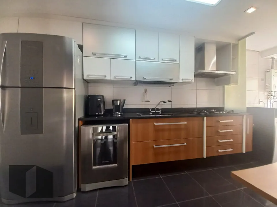 Furnished 3-bedroom apartment with 3 baths and balcony — photo 20