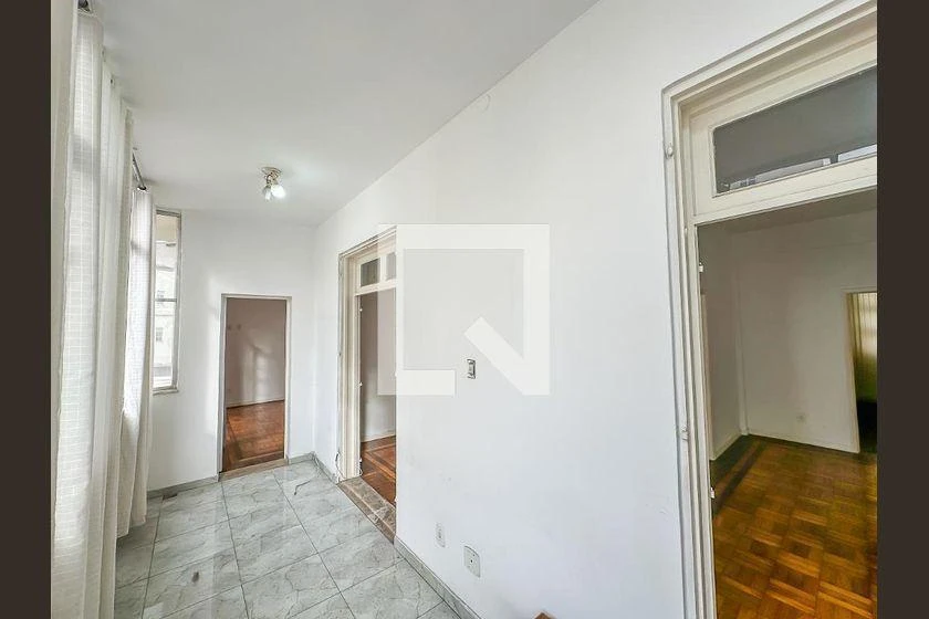 Apartamento de 3 quartos com piso de madeira ou laminado — photo 5
