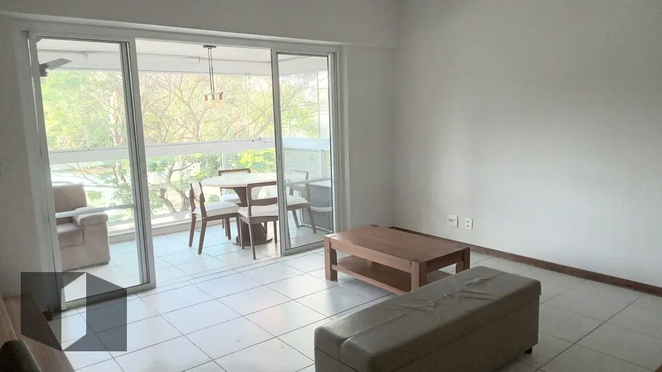 Apartamento com 3 dormitórios e varanda envidraçada — photo 2