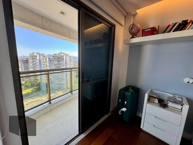 Furnished penthouse apartment with 5 bedrooms and 5 baths — photo 26