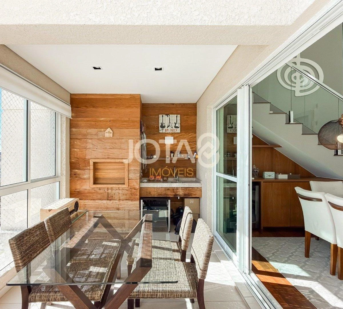 Furnished 4-bedroom apartment with open-plan kitchen — photo 17