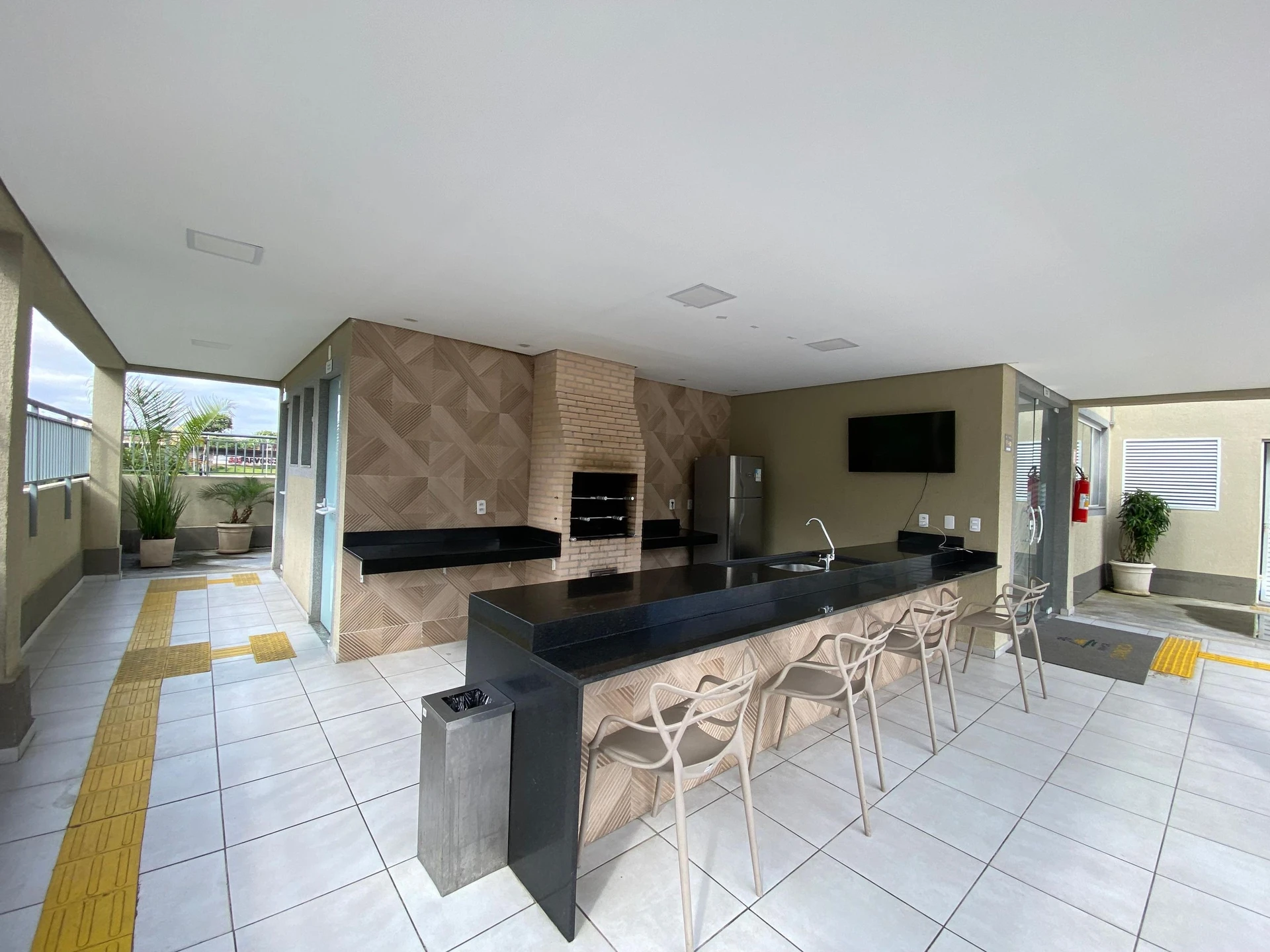 One-bedroom apartment with a grill on the balcony