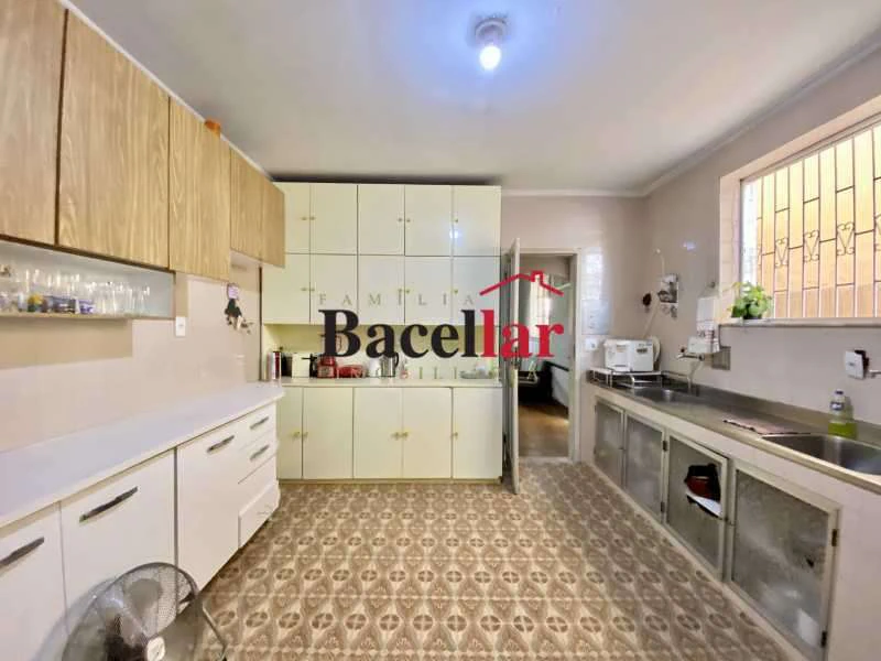 Furnished house with 4 bedrooms and a balcony — photo 12
