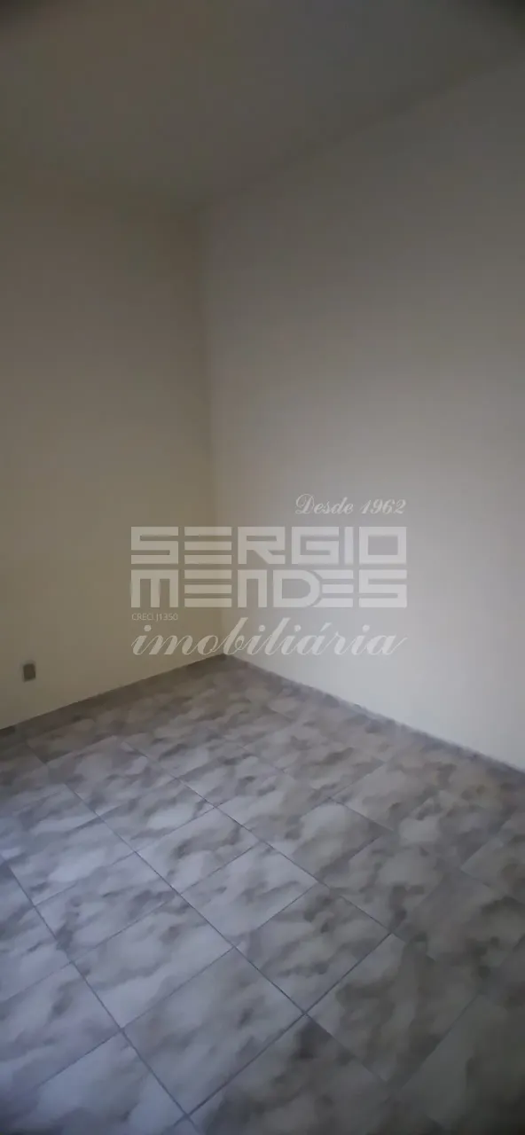 Unfurnished 3-bedroom apartment with a separate kitchen — photo 8