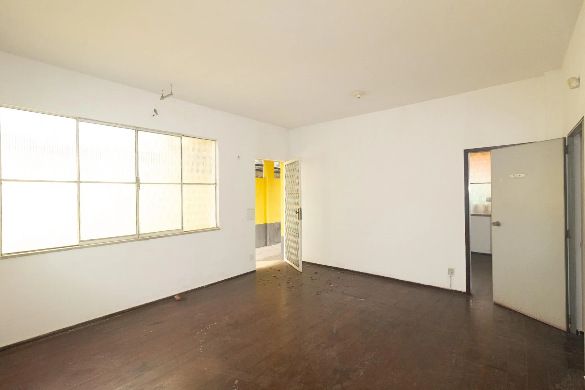 4-bedroom rental house with private garden and parking — photo 36