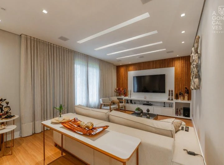 Single-story house with 3 bedrooms and 392 m²