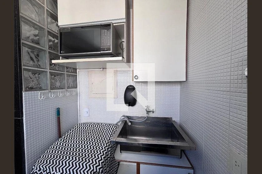 Furnished apartment with 2 en-suite bedrooms and balcony — photo 28