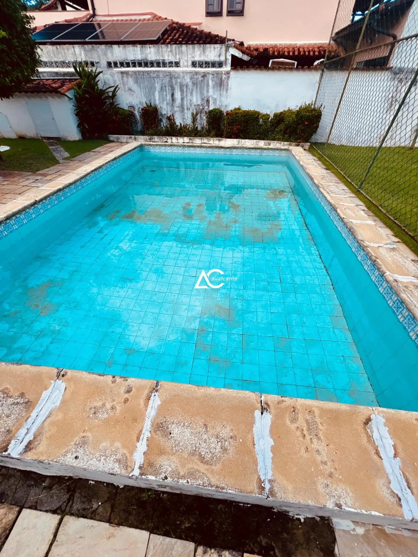 House with 5 bedrooms and 5 bathrooms plus a pool — photo 34