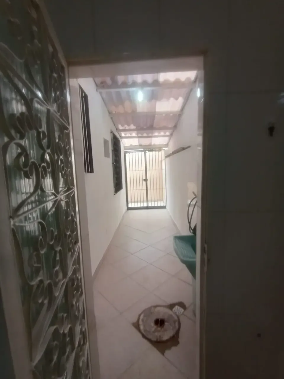 Casa de vila com 2 quartos e banheiro com box de vidro — photo 17