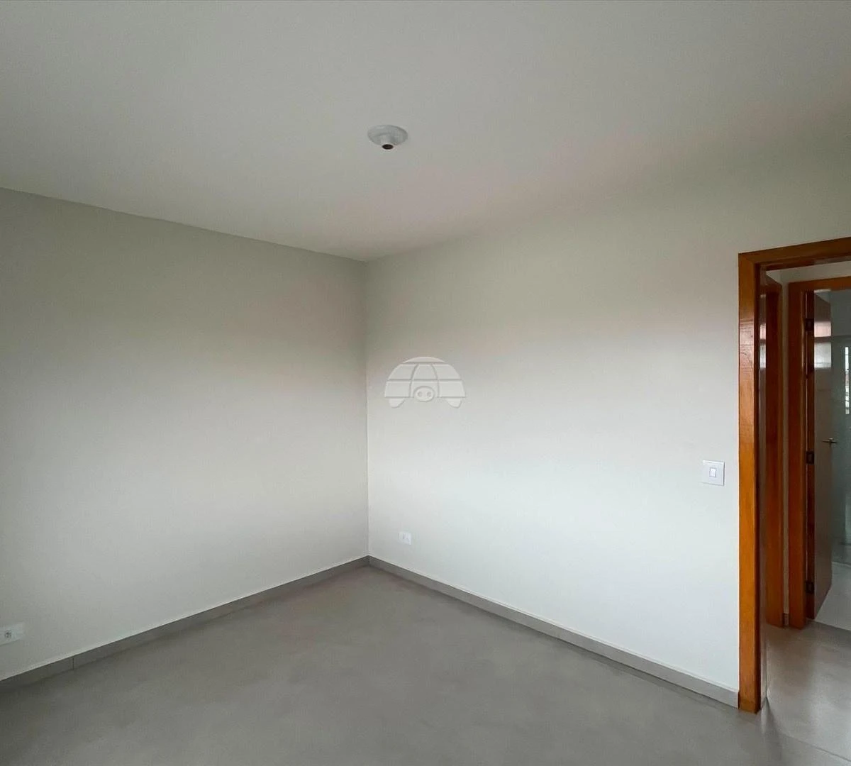 House with 2 bedrooms and a glassed-in balcony — photo 6