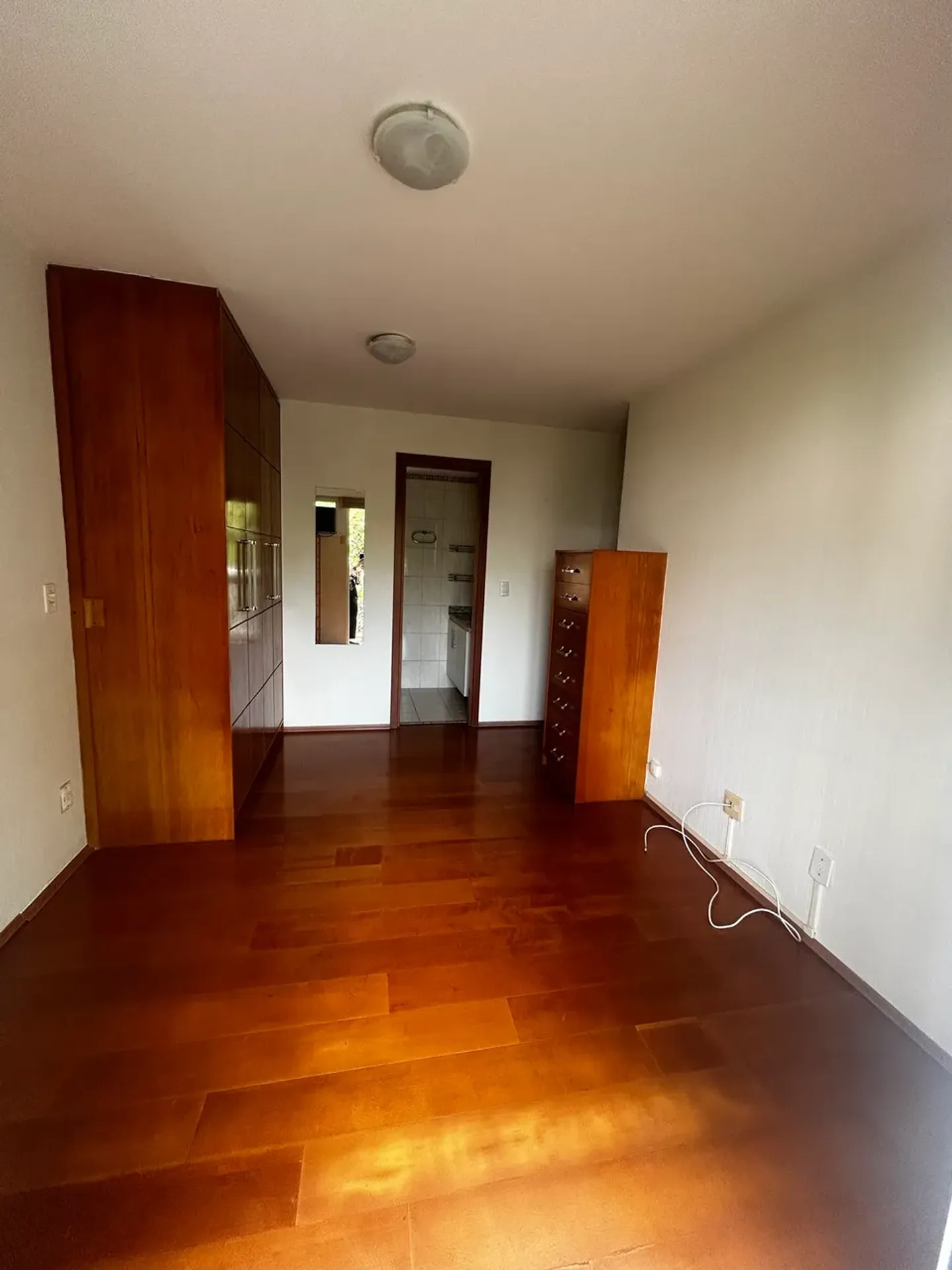 Glass-enclosed balcony in a 3-bedroom apartment, 100 m² — photo 6