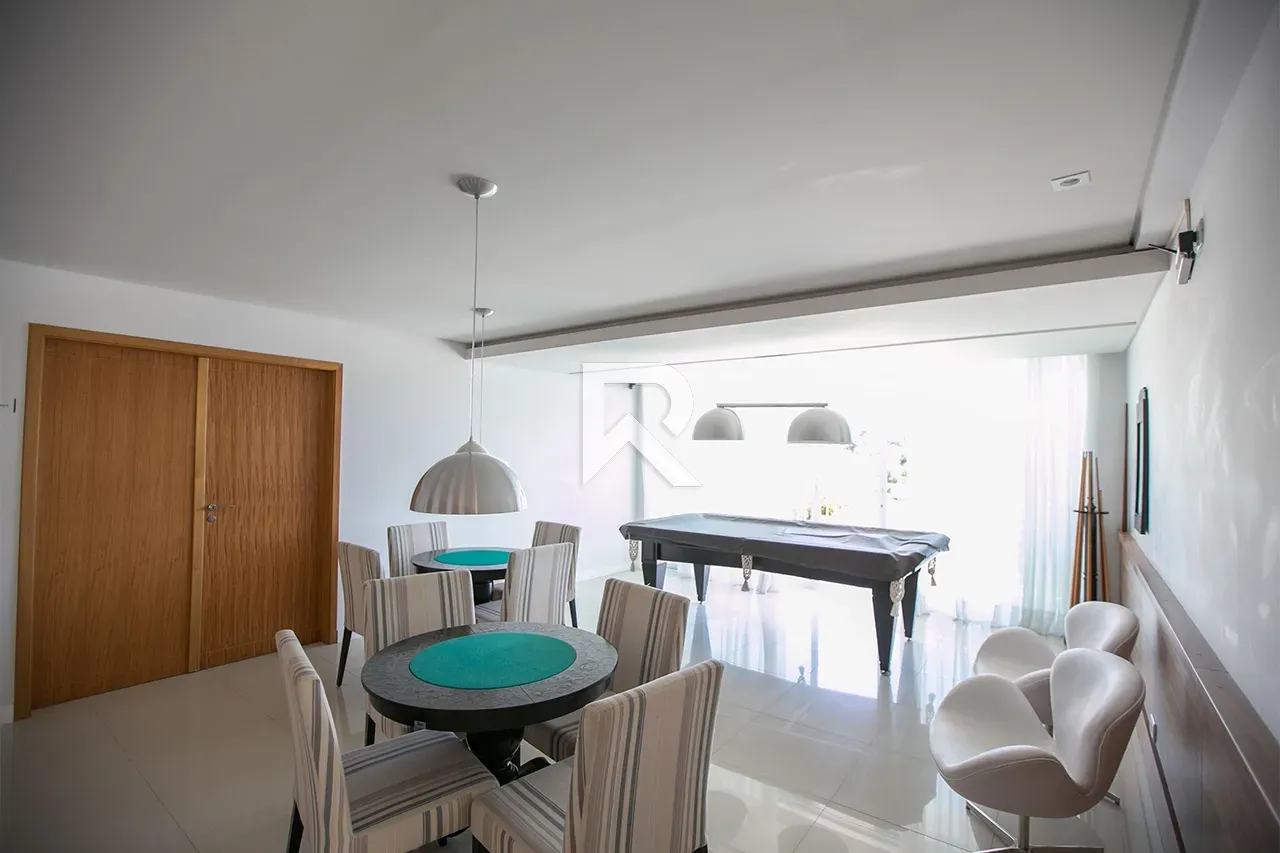 Furnished house with 4 bedrooms and 302 m² and a garden — photo 37