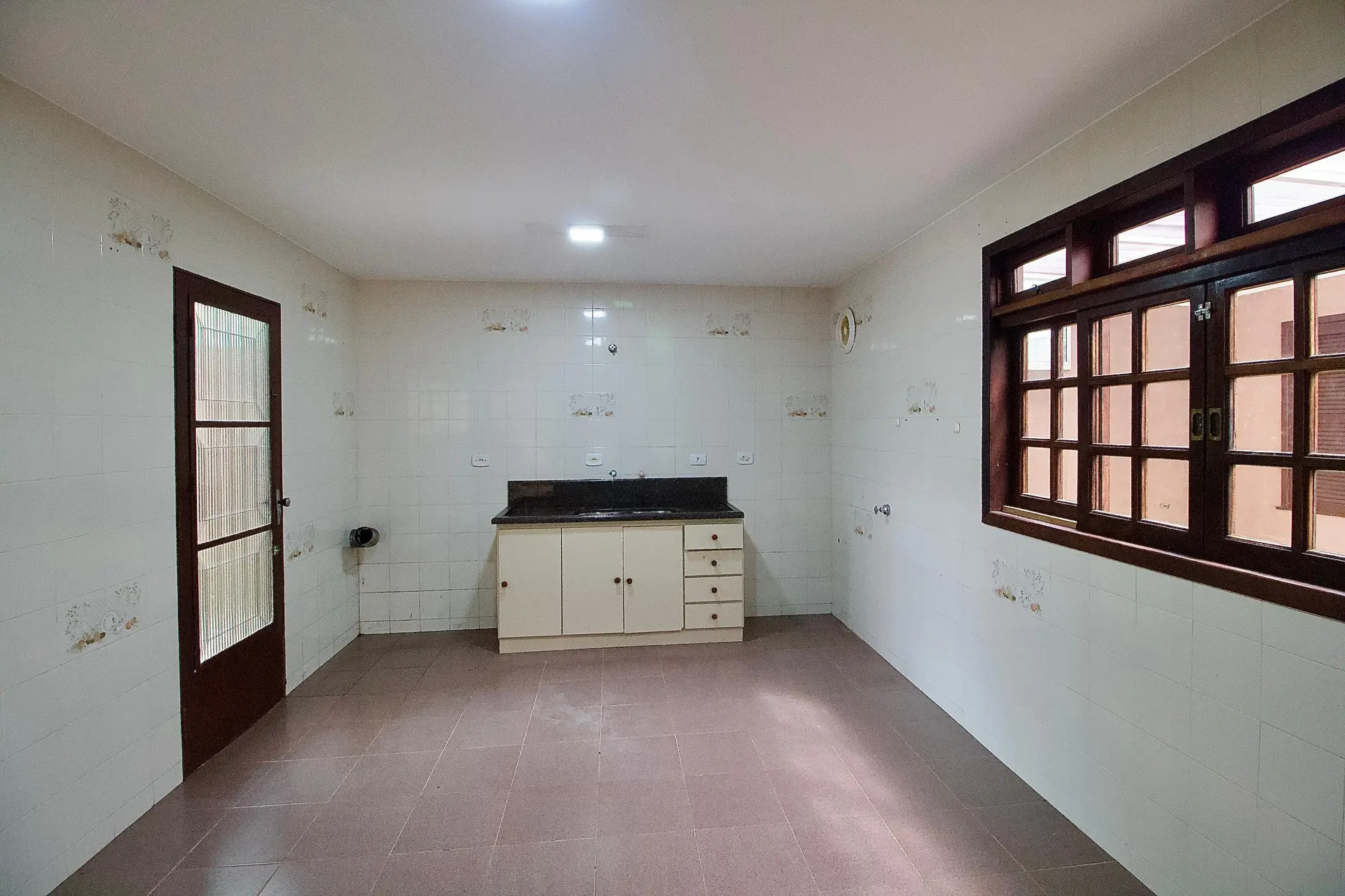 4-bedroom house with a garden in Curitiba — photo 38
