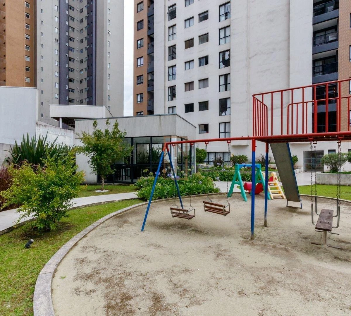 One-bedroom apartment with a dryer in Curitiba — photo 17