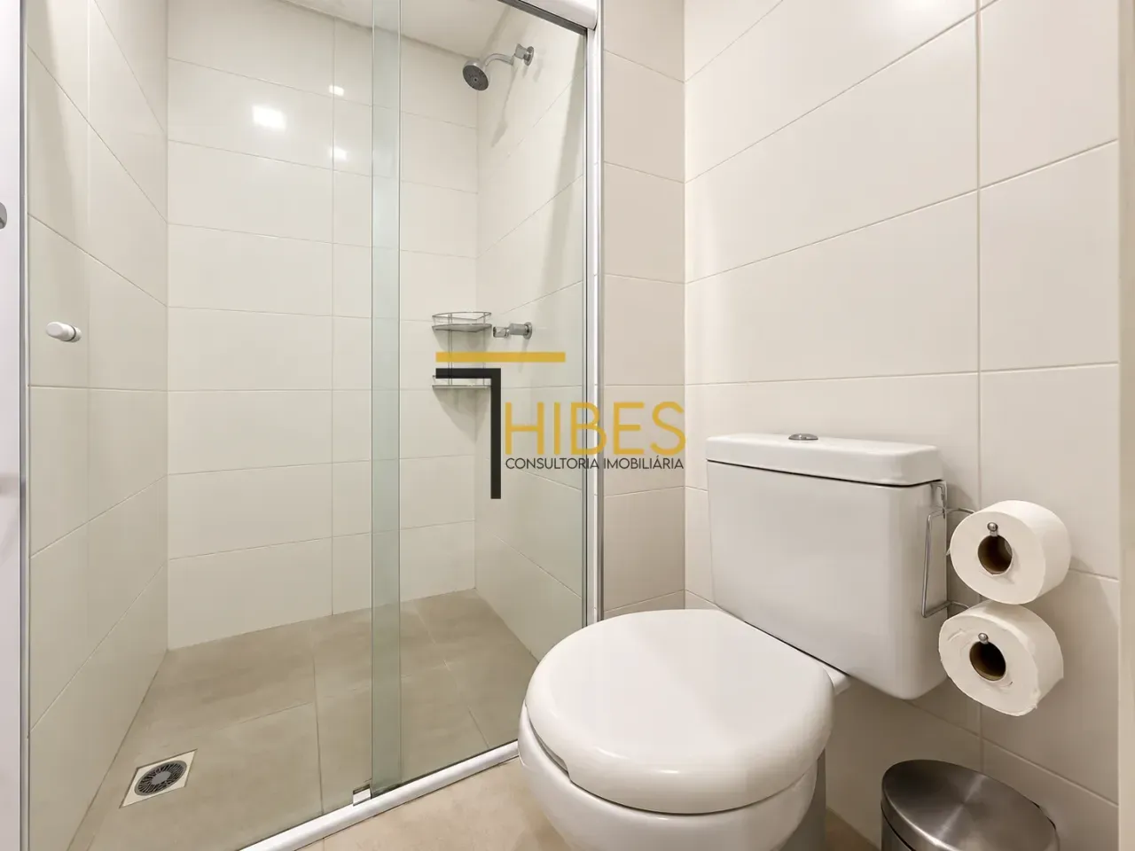 Furnished 1-bedroom apartment with parking and balcony — photo 33