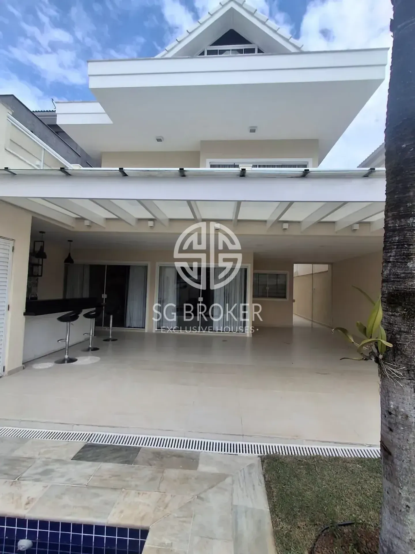 Casa com 5 suítes e 5 banheiros, 330 m² — photo 9