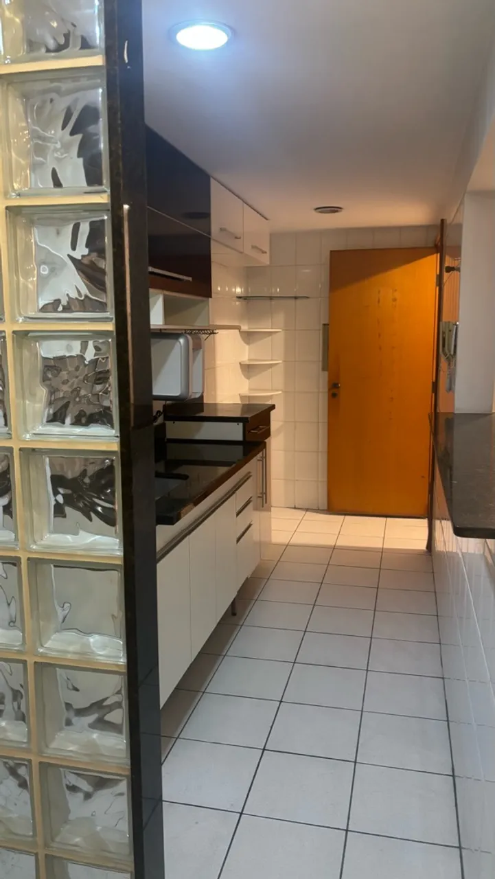 One-bedroom apartment in a building with a gym — photo 16