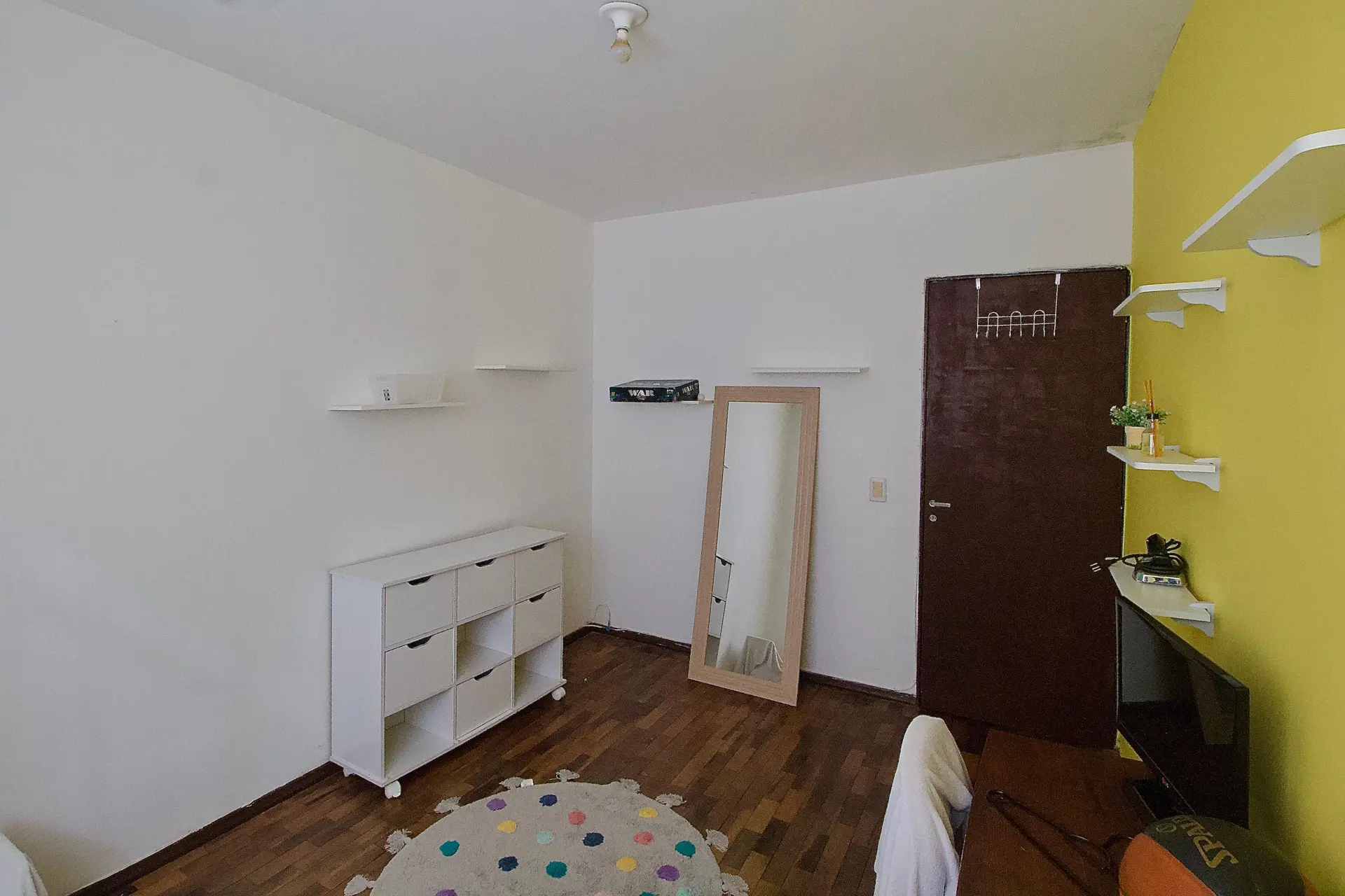 84 m² apartment with a home office and a bathtub — photo 23
