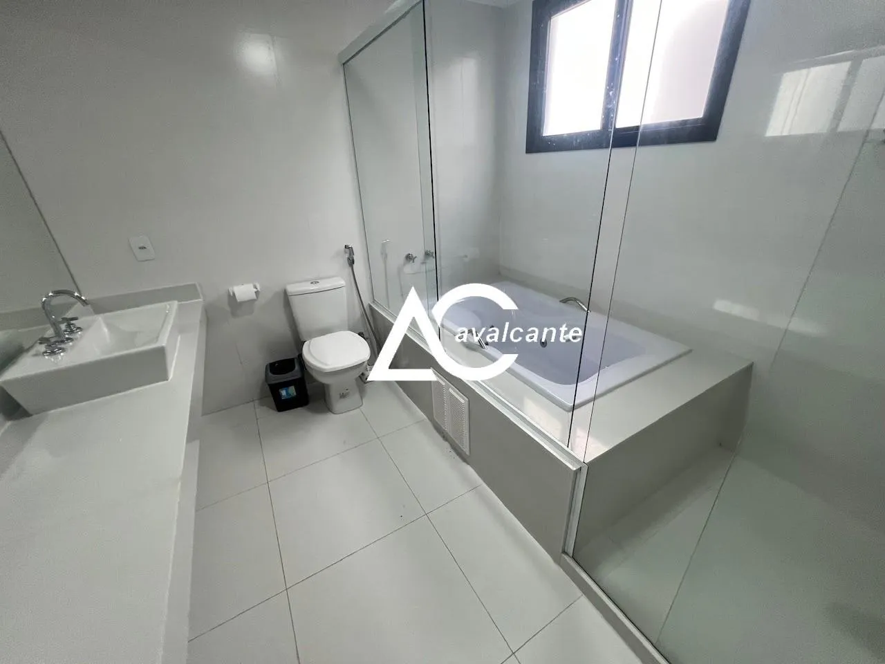 Unfurnished house with 5 bedrooms and 5 bathrooms — photo 32