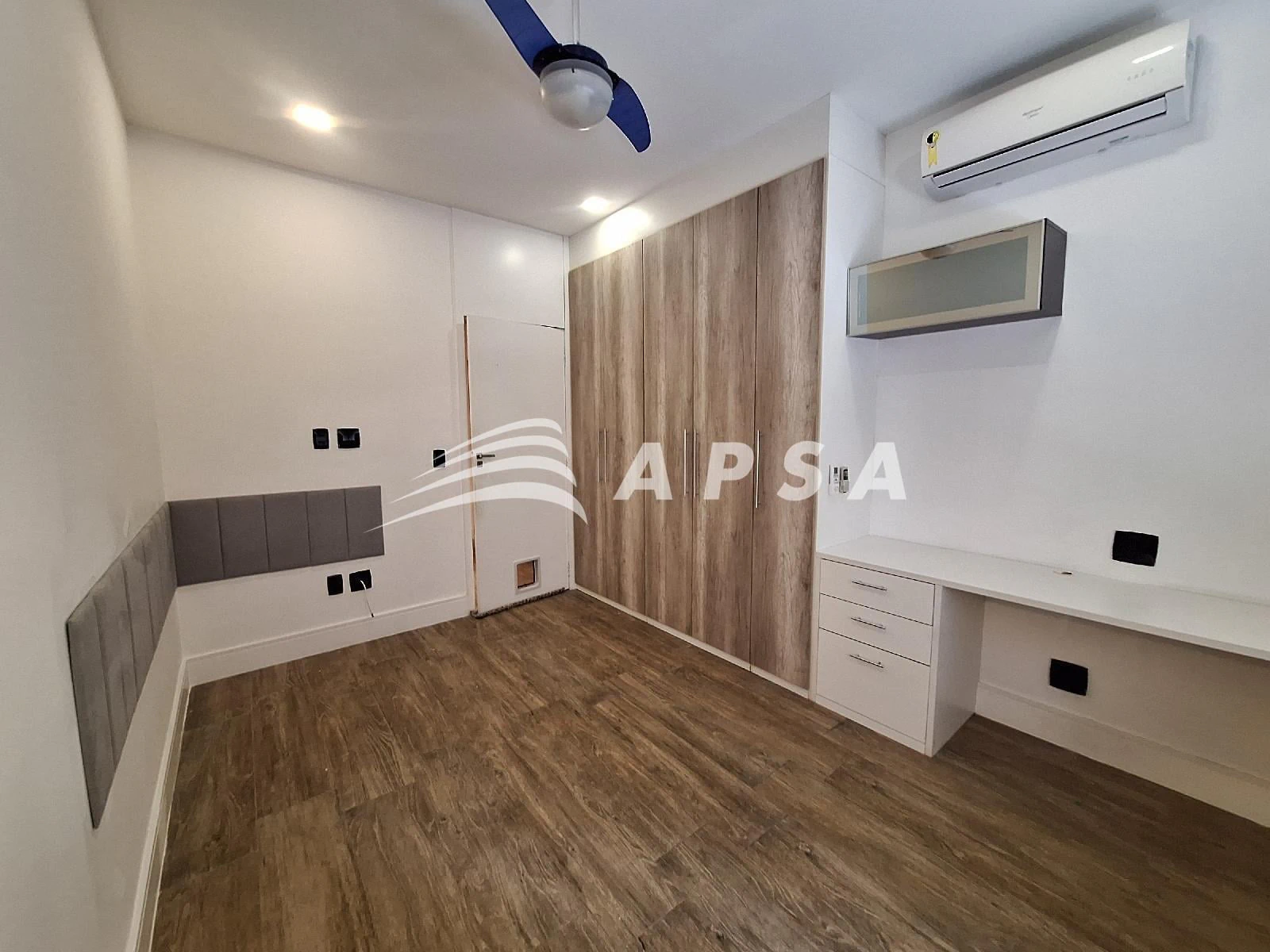 210 m² apartment with an open-plan gas kitchen — photo 6