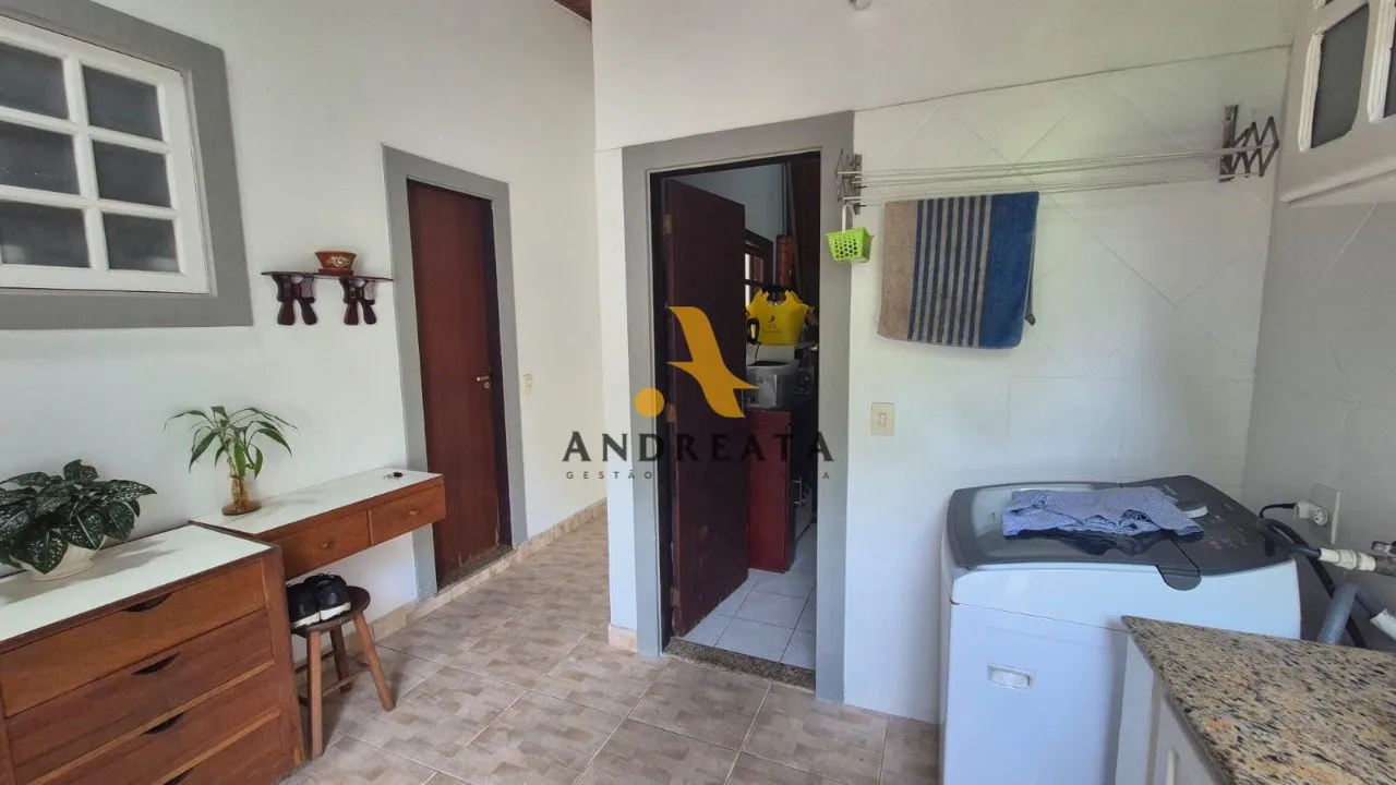 Casa de 307 m² com janelas do piso ao teto e banheira — photo 5