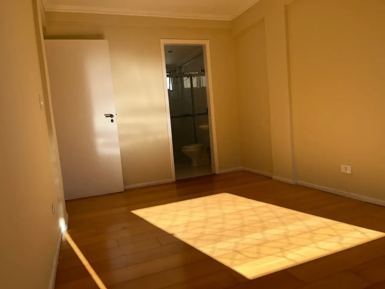 Unfurnished 2-bedroom apartment with parking space