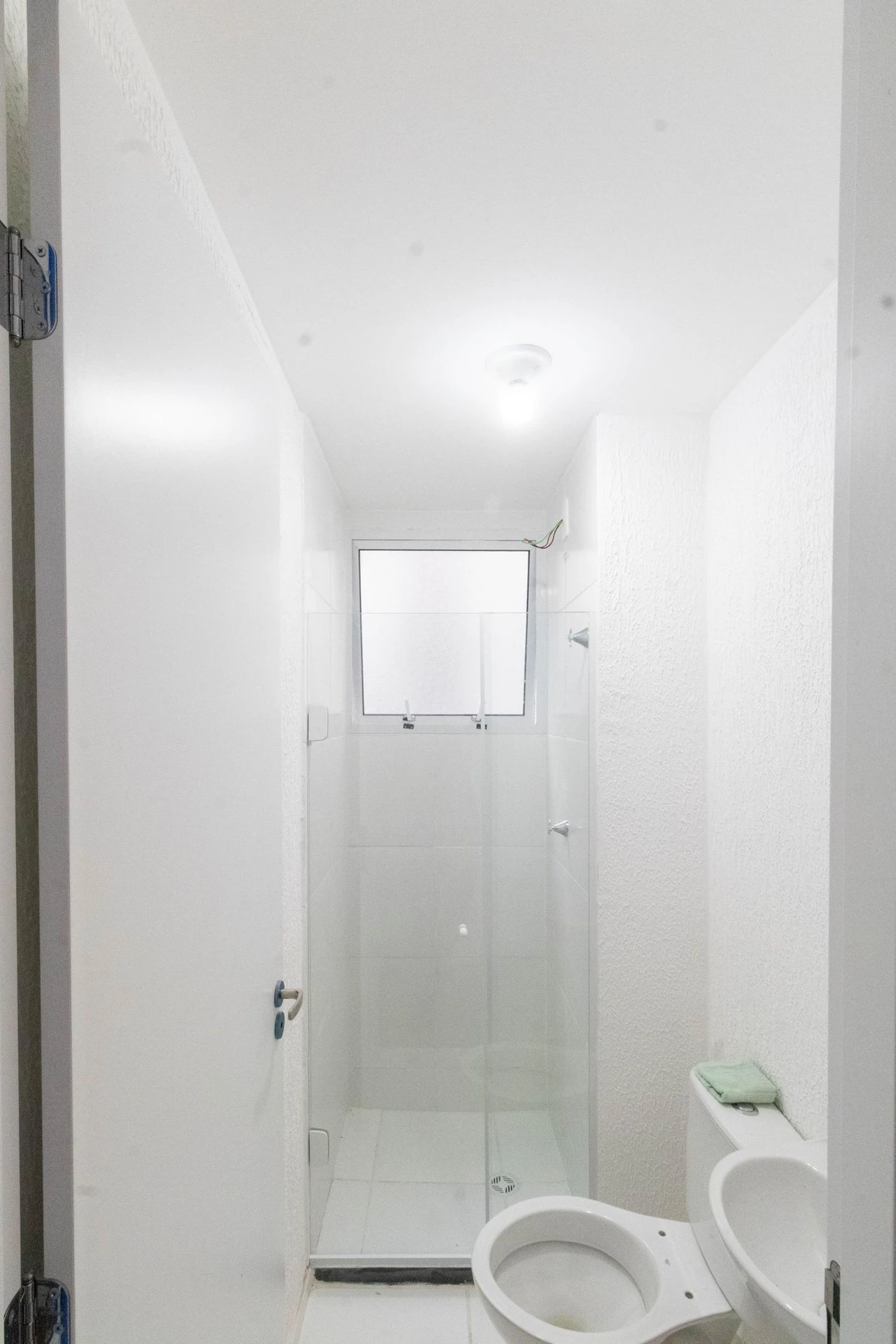 2-bedroom apartment in a building with a gym — photo 8
