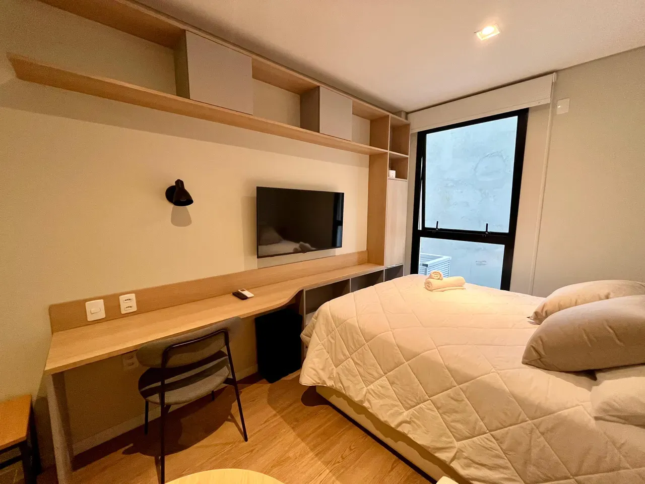One-bedroom apartment in a building with a coworking space — photo 9