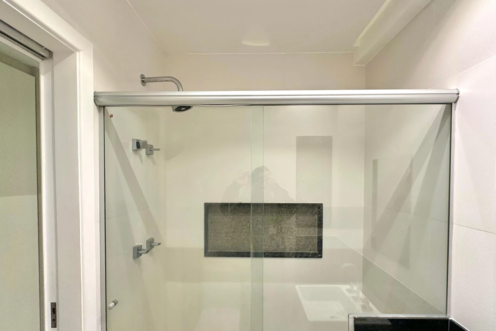 Unfurnished apartment with 2 suites and a balcony — photo 19