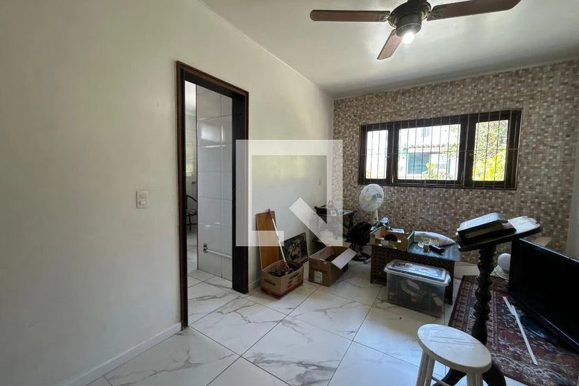 4-bedroom house with a bathtub — photo 2