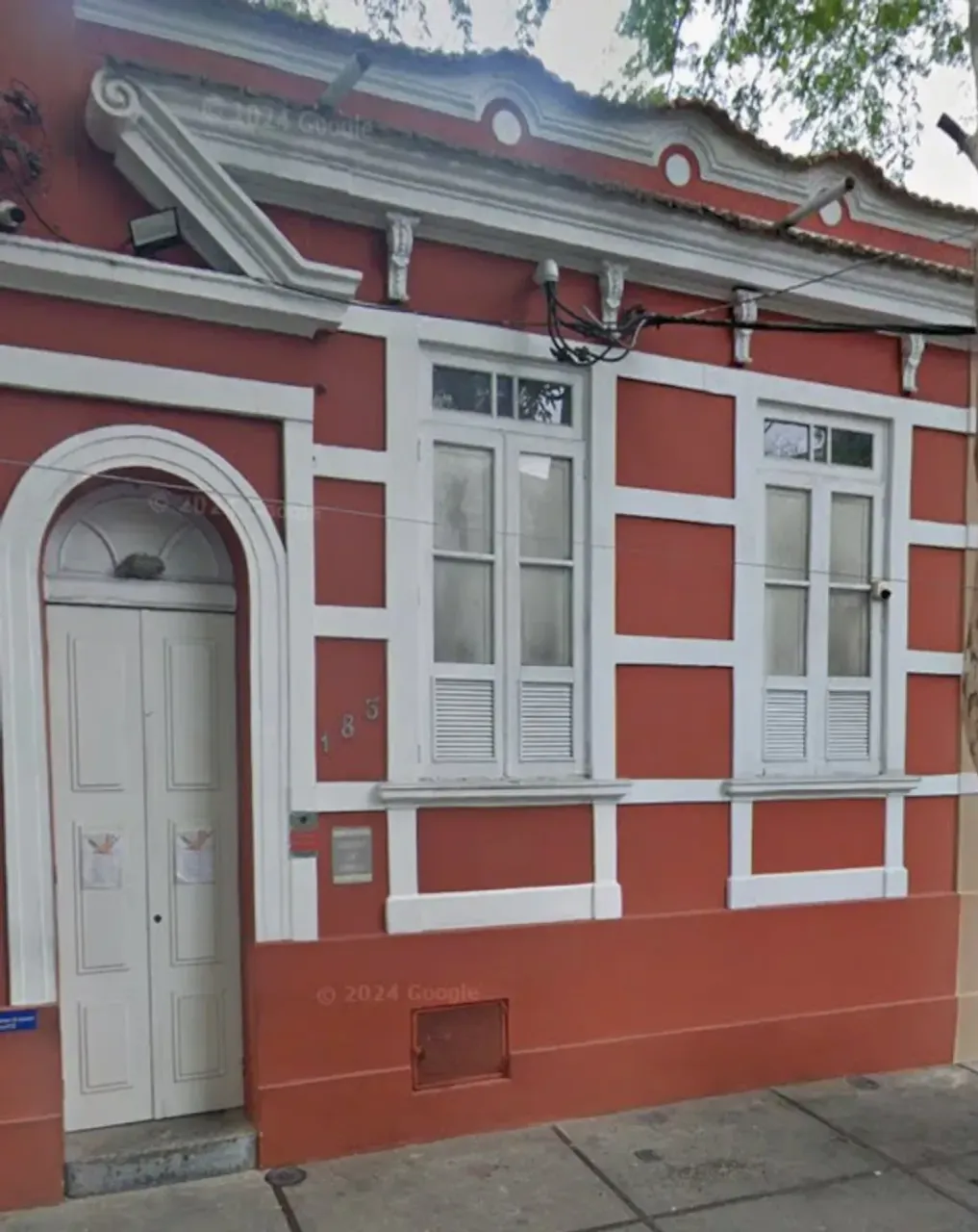 Unfurnished house with 5 bedrooms and 5 bathrooms, 352 m² — photo 2