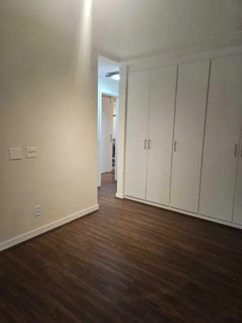 Apartment with 4 bedrooms and 5 bathrooms — photo 19