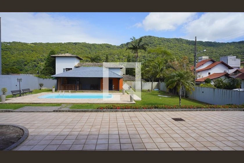 Casa sem mobília com 3 suítes e jardim privativo — photo 4