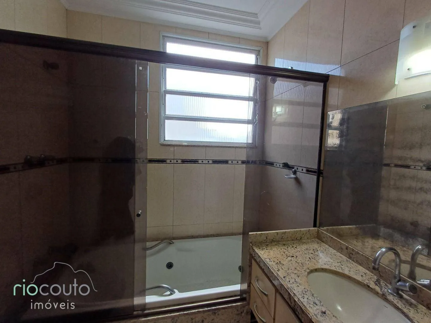 Apartment with 3 bedrooms and 2 bathrooms with a balcony — photo 32