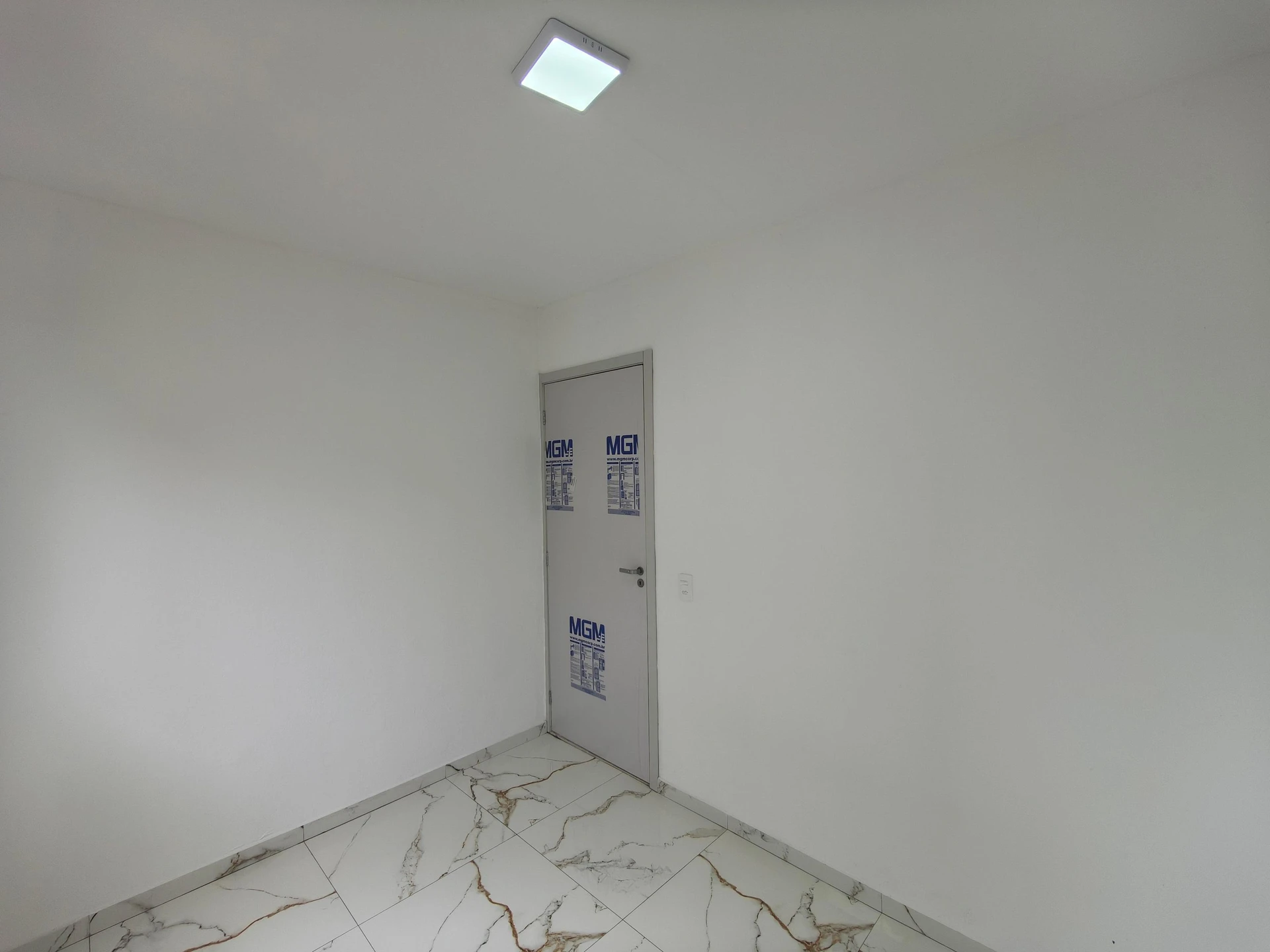 Unfurnished 2-bedroom apartment with 1 parking space — photo 16
